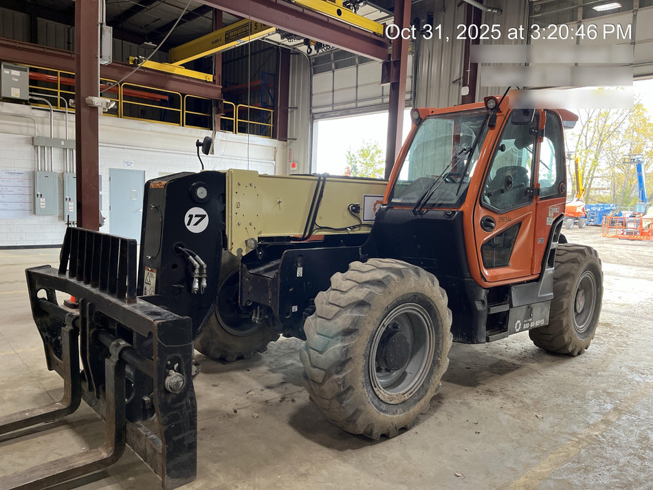 2023 JLG 1732