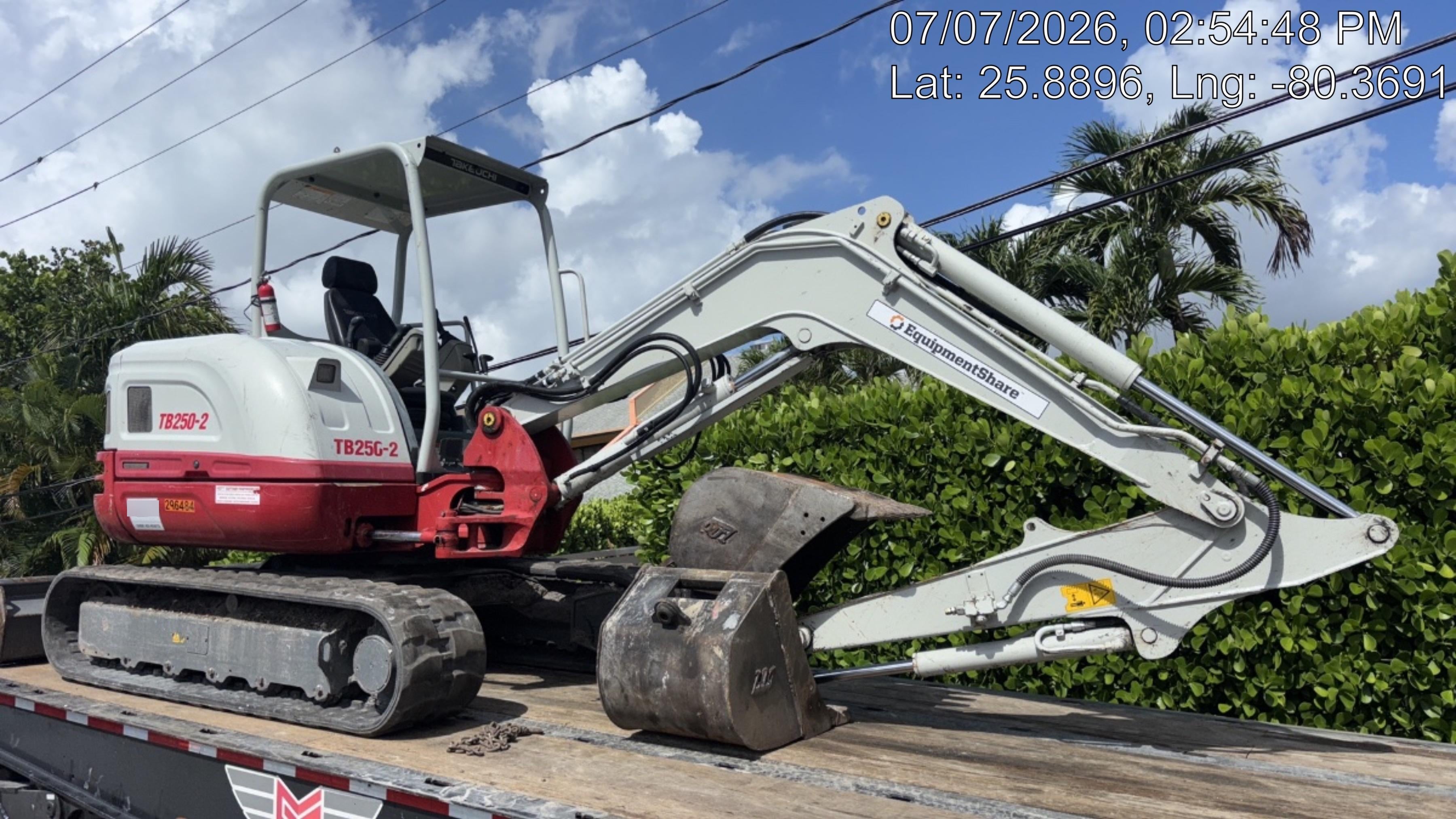 2023 TAKEUCHI TB250-2R