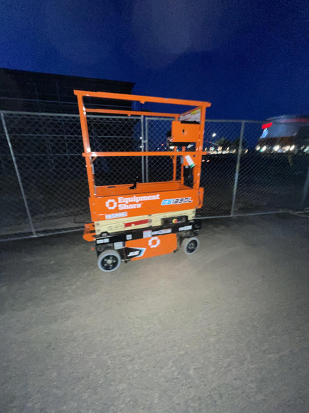 2022 JLG ES1330L