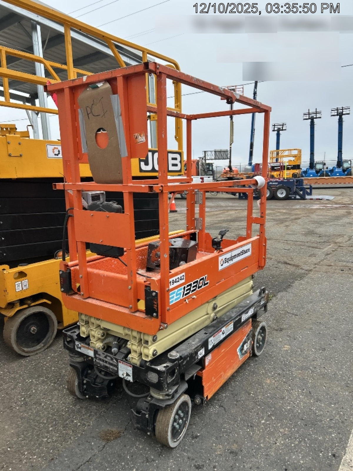 2021 JLG ES1330L