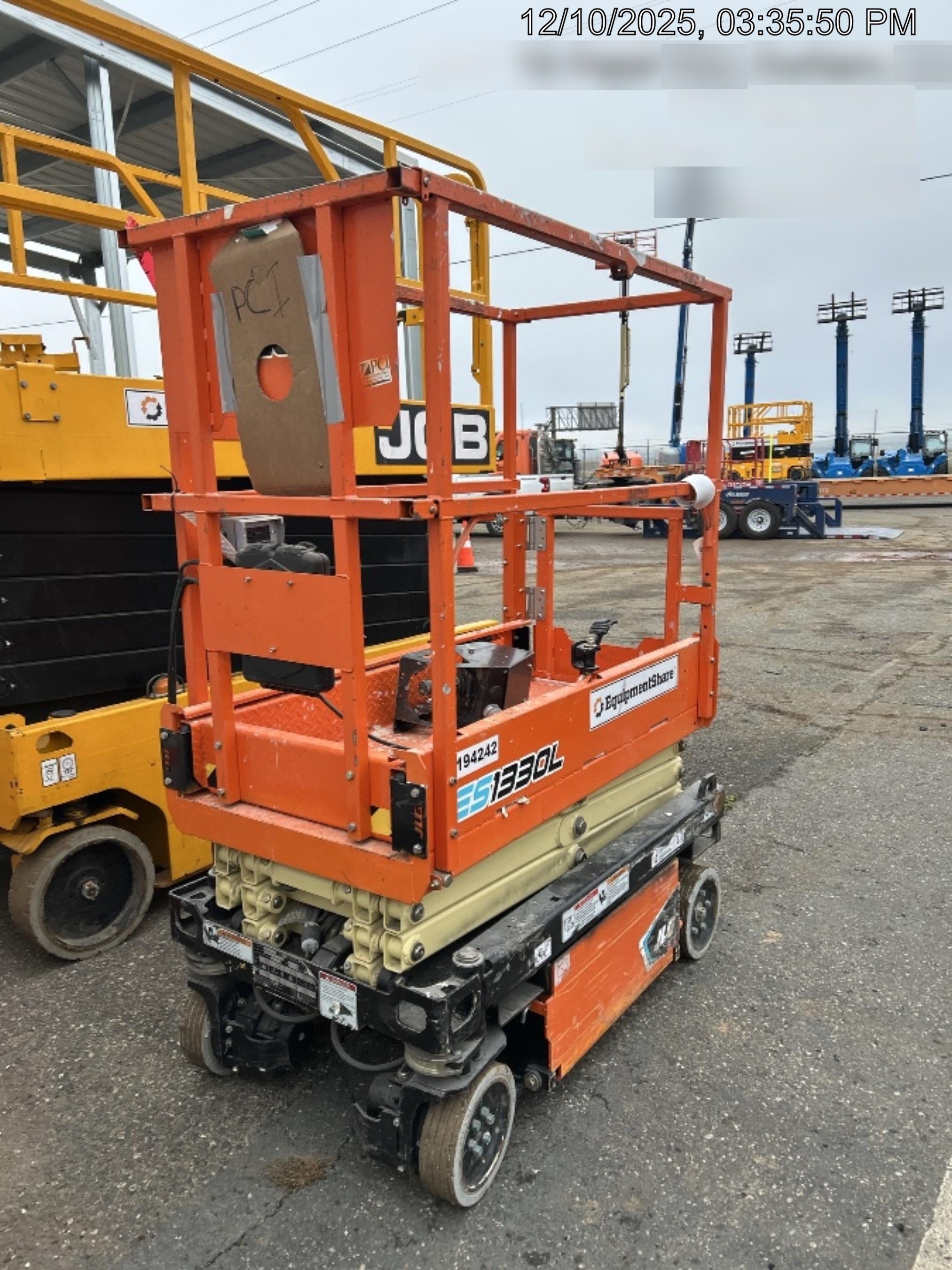 2021 JLG ES1330L