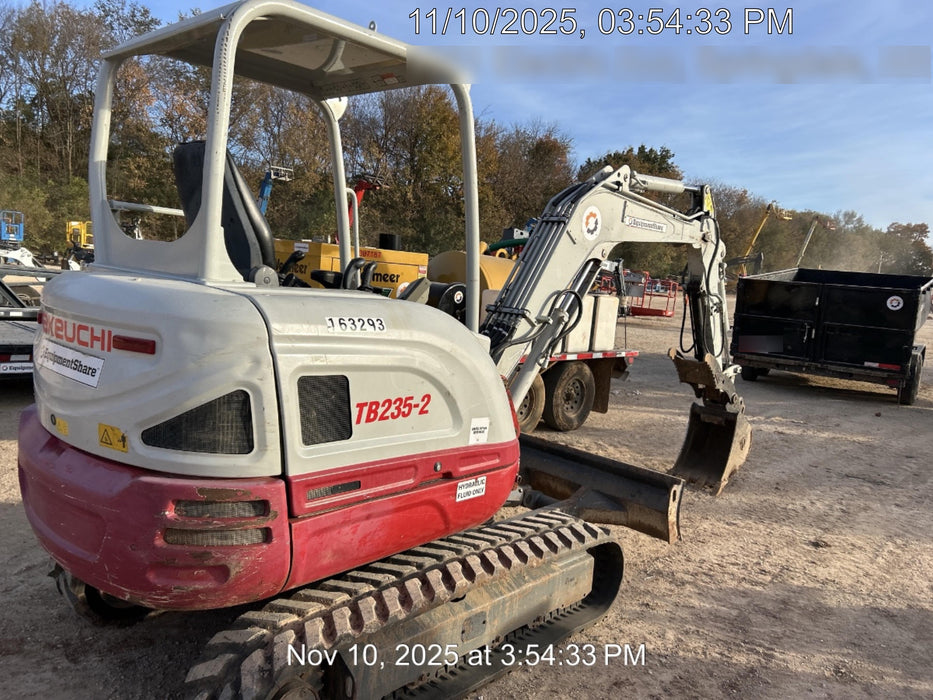 2021 TAKEUCHI TB235-2R