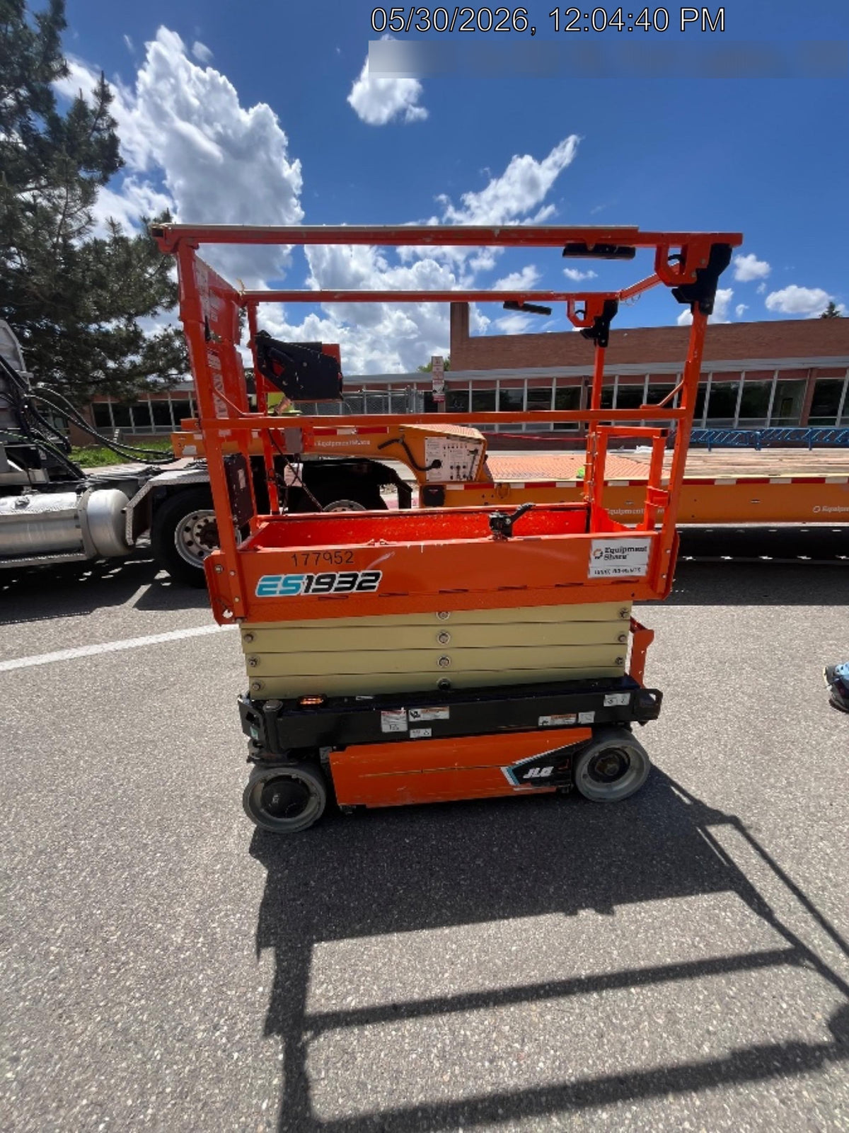 2021 JLG ES1932