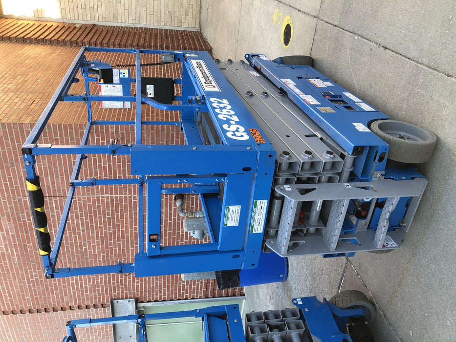 2020 Genie GS-2632 Solid Non Marking Tires, Folding Rails with half-height swing gate , Beacon