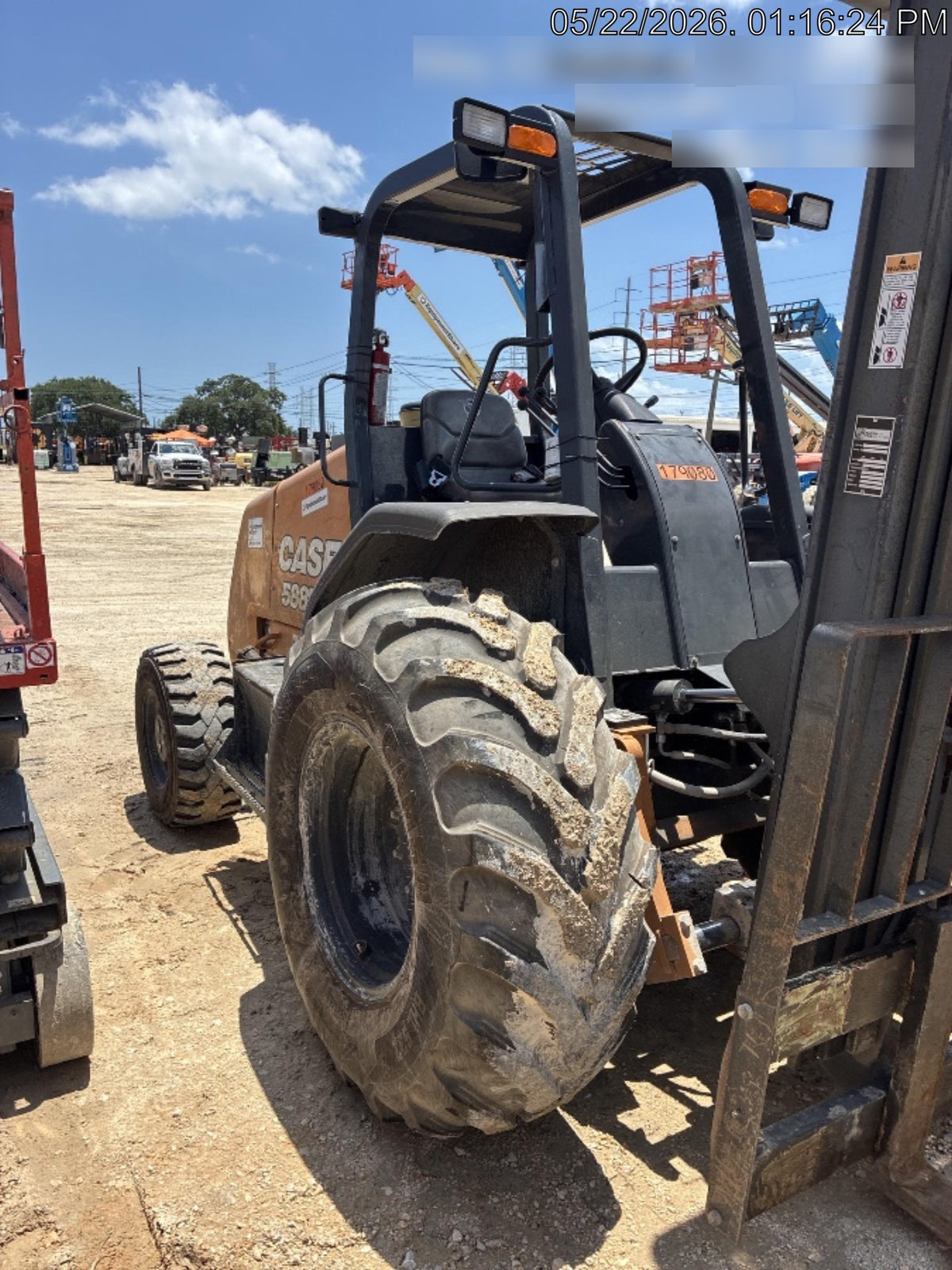 2021 CASE 588H