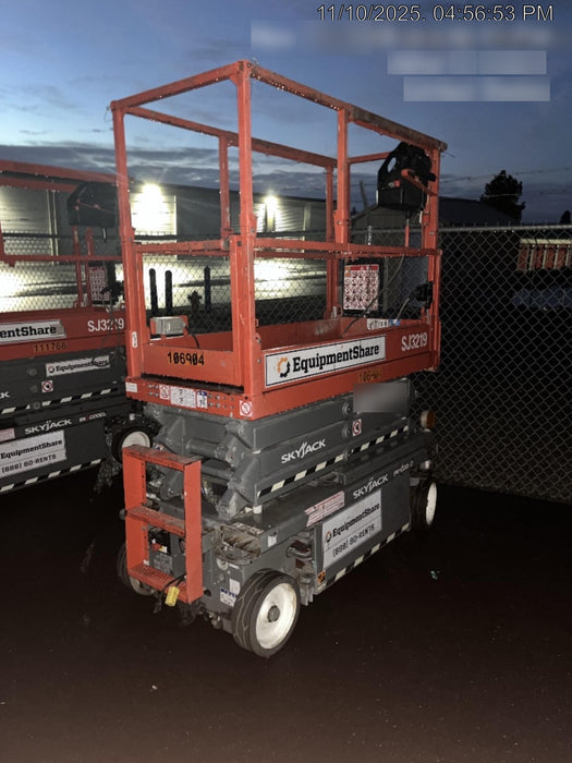 2020 Skyjack SJIII-3219 Solid NM Tires, Half height spring hinged entry gate, Dual Beacons, 800W Inverter