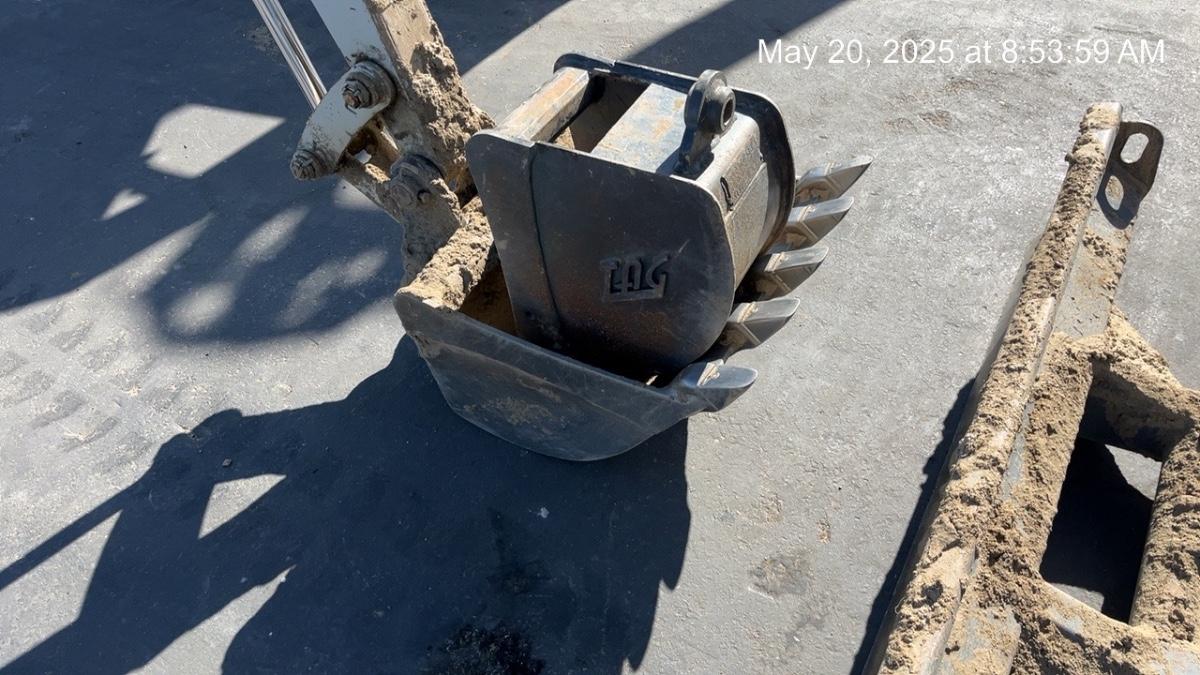 2023 SOLESBEE 24" Bucket, Tooth, Mini Excavator - Solesbee