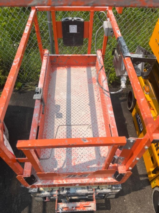 2021 JLG ES1330L