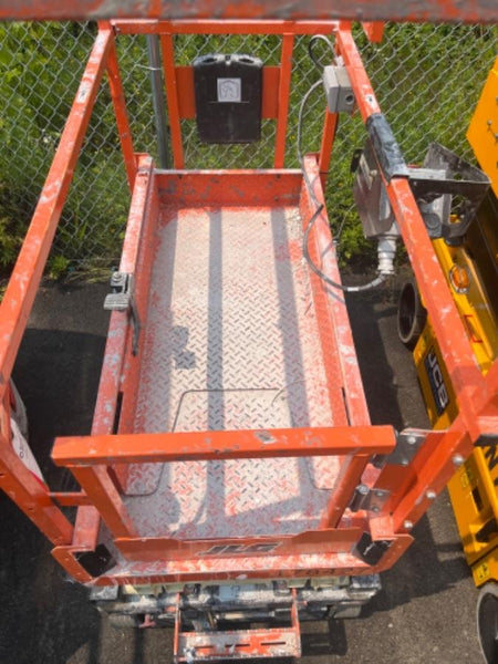 2021 JLG ES1330L