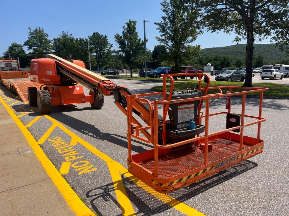 2023 JLG 660SJ