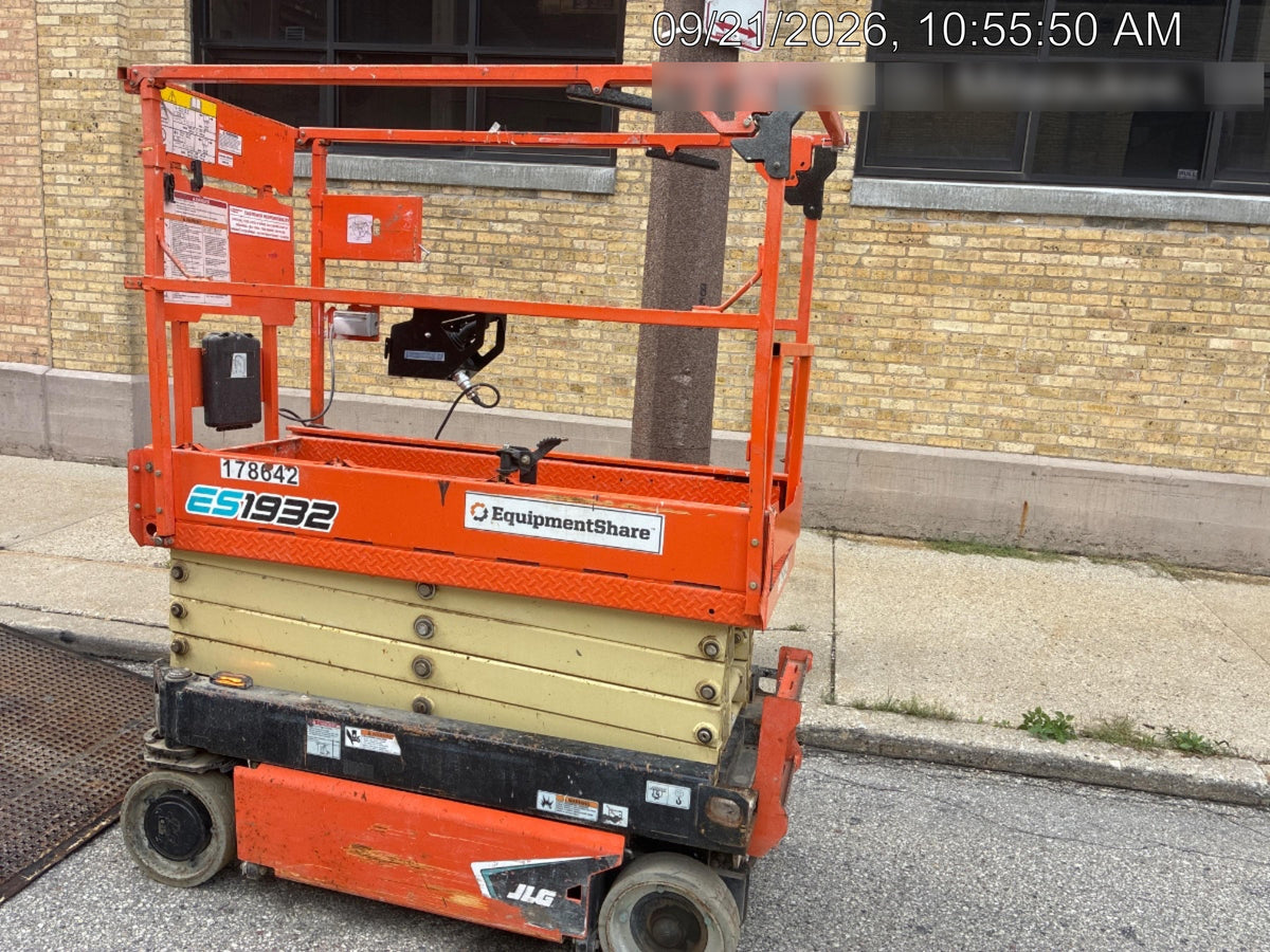2022 JLG ES2632