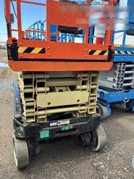 2023 JLG ES3246