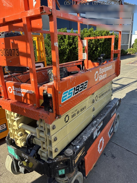 2023 JLG ES1932