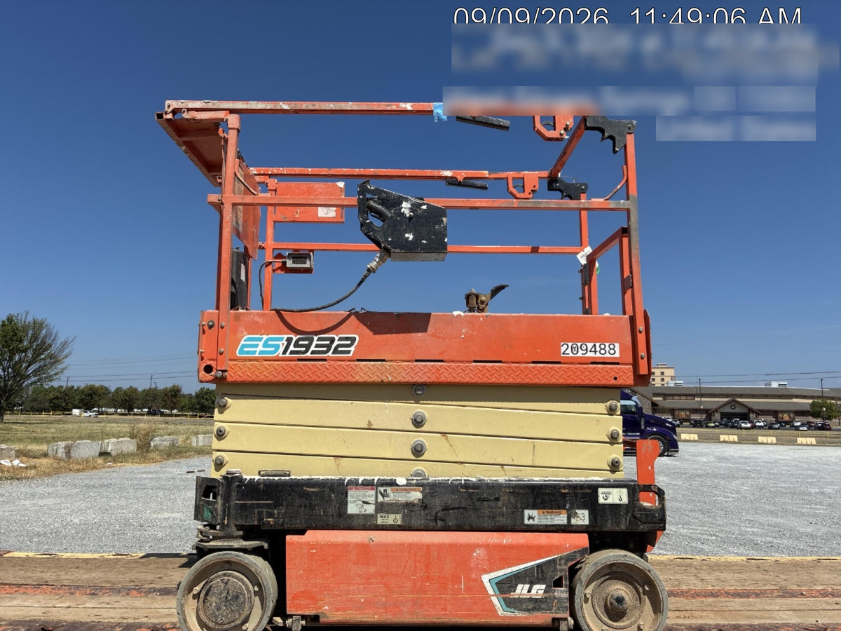 2022 JLG ES1932