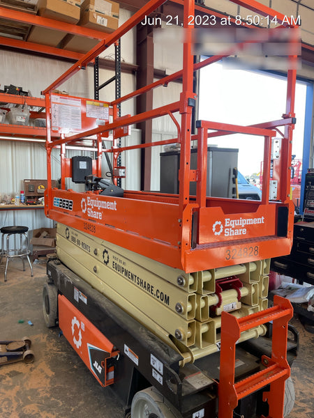 2023 JLG ES2632