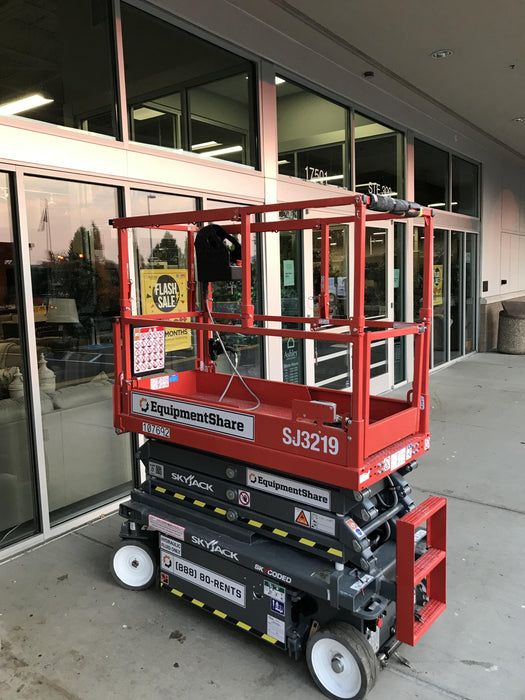 2020 Skyjack SJIII-3219 Solid NM Tires, Half height spring hinged entry gate, Dual Beacons, 800W Inverter