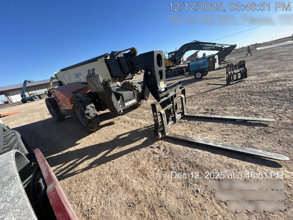 2019 JLG 1255 JLG 1255 T4F w/Full Cab, HVAC, Solid Tires, Work Lights/Beacon, 60" Carriage/Forks