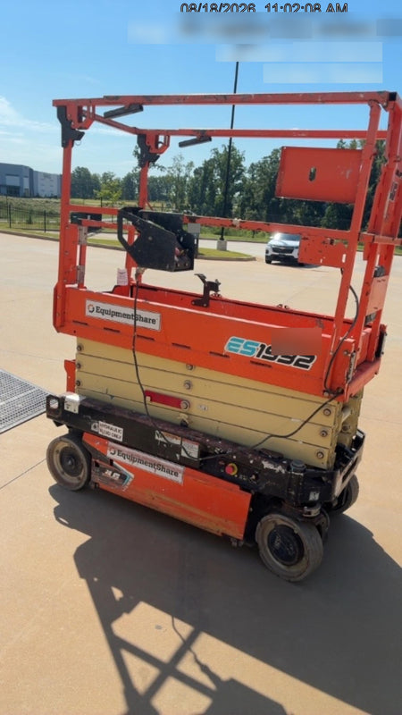 2022 JLG ES1932