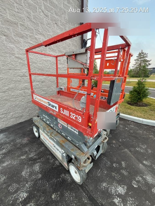 2018 Skyjack SJIII-3219 Skyjack SJIII3219 Scissor Lift w/Trojan Batteries