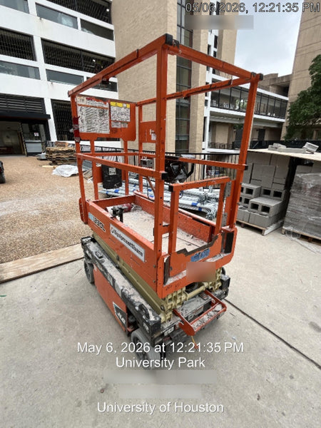 2021 JLG ES1330L