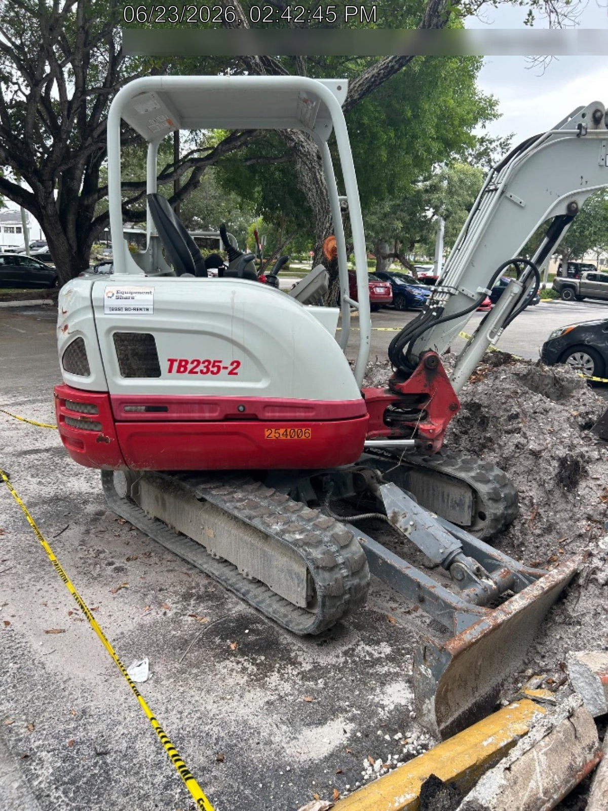 2022 TAKEUCHI TB235-2R