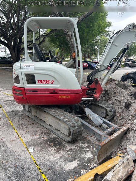 2022 TAKEUCHI TB235-2R