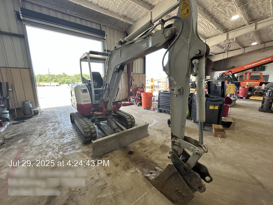 2024 TAKEUCHI TB235-2R
