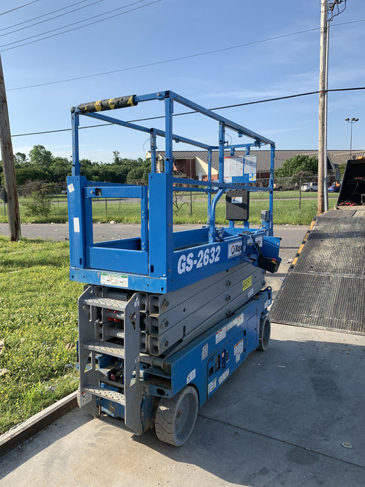 2019 Genie GS-2632 Folding rails with half height swing gate