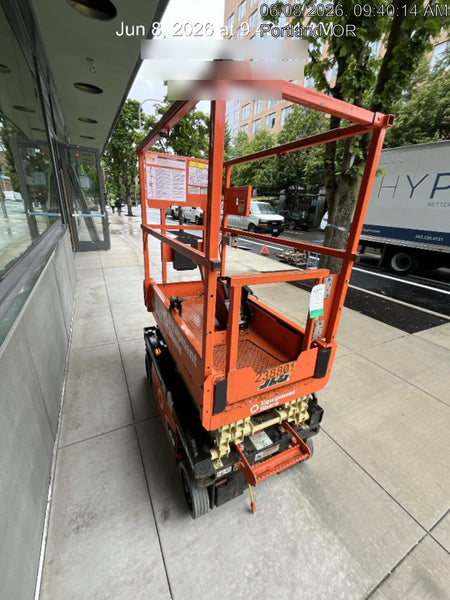 2022 JLG ES1330L