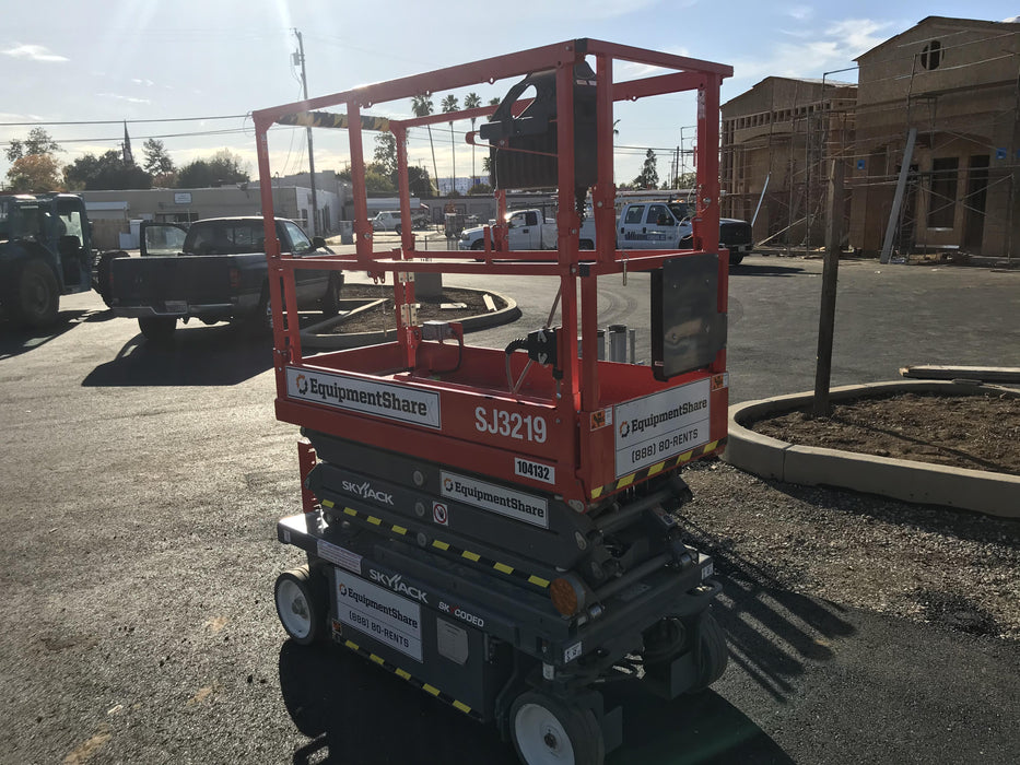 2020 Skyjack SJIII-3219 Solid NM Tires, Half height spring hinged entry gate, Dual Beacons, 800W Inverter