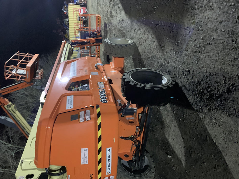 2020 JLG 660SJ