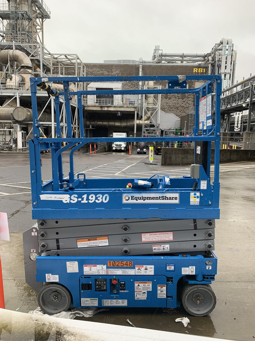 2020 Genie GS-1930 Solid Non Marking Tires, Beacon, Folding rails with half height swing gate, 800W Inverter