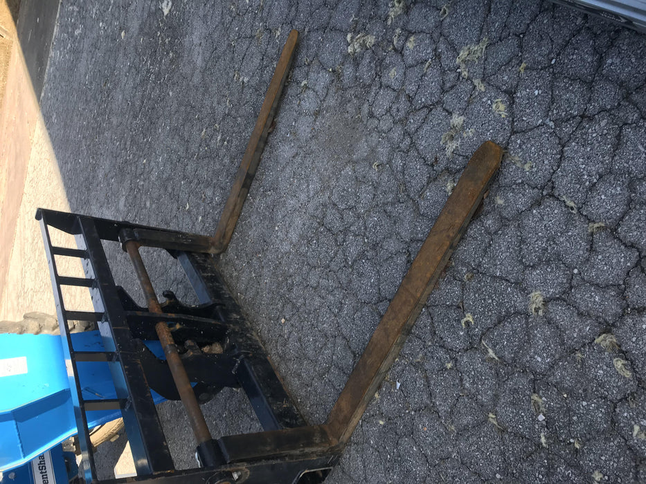 2019 Genie GTH-844 GTH-844 w/Open ROPS, FF Tires, beacon/work lights, 60" carriage/forks