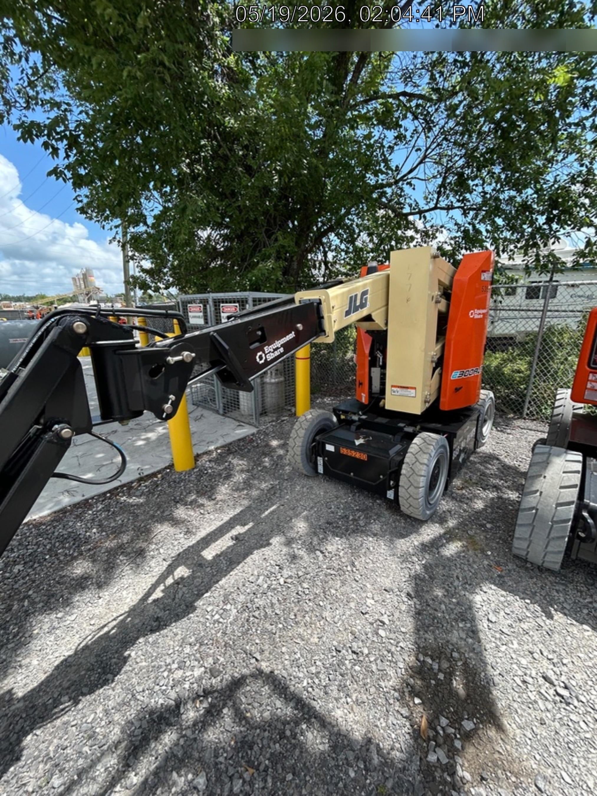 2025 JLG E300AJP