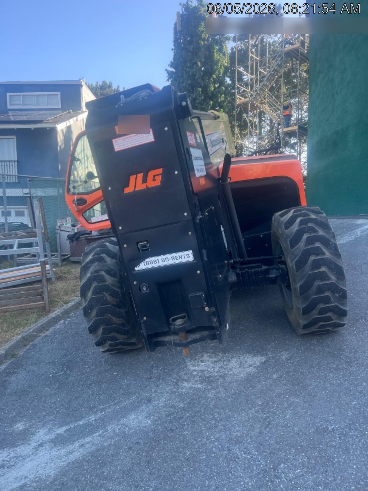 2021 JLG 1075