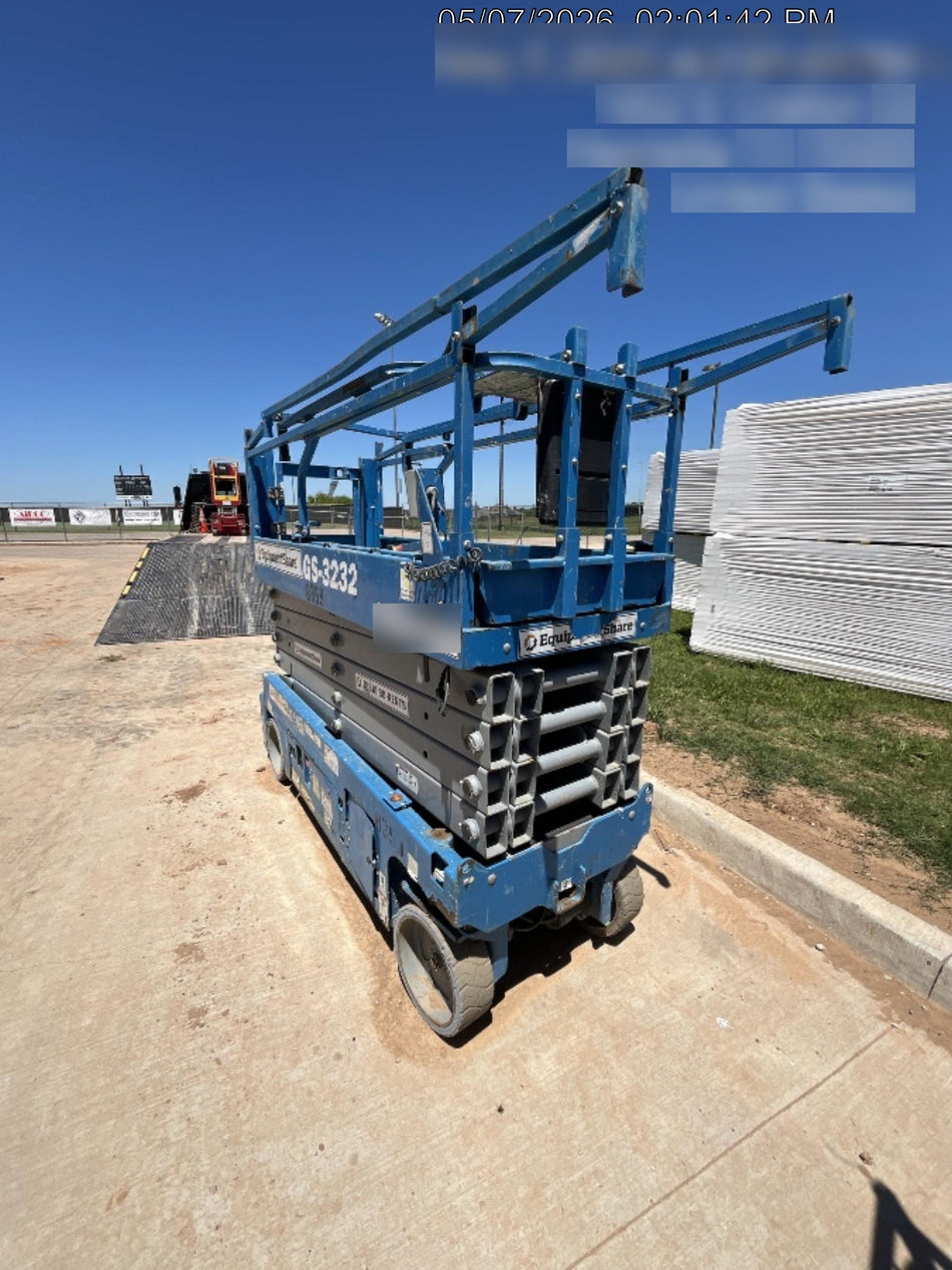 2018 Genie GS-3232 Genie GS3232 Lift w/Folding Rails and Swing Gate