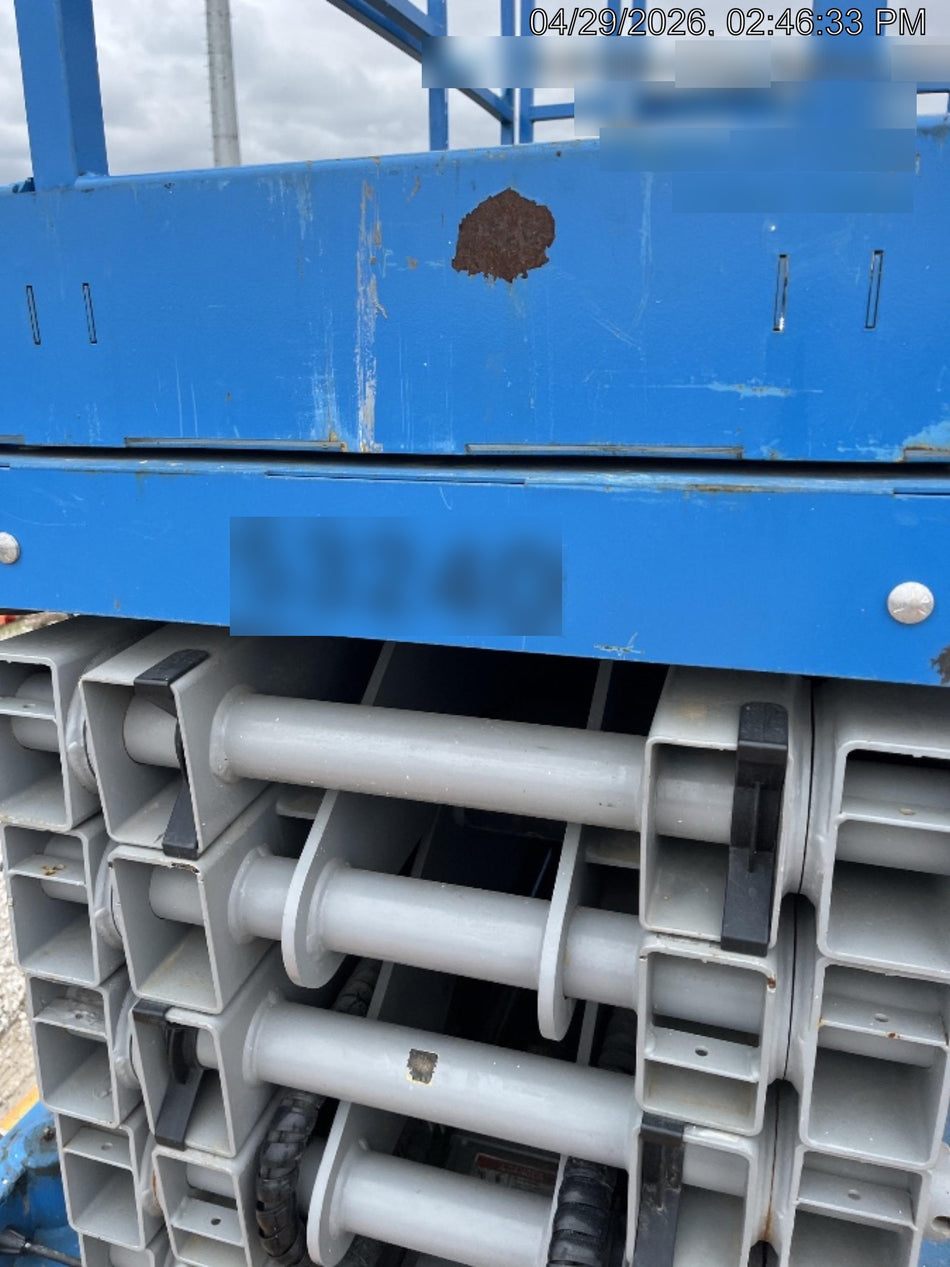 2019 Genie GS-4047 Folding rails with half height swing gate