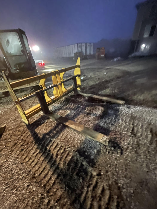 2020 JOHN DEERE 96" Loader Fork Carriage - John Deere