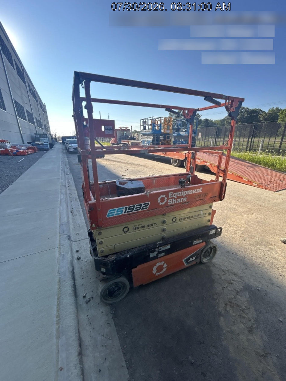 2022 JLG ES1932