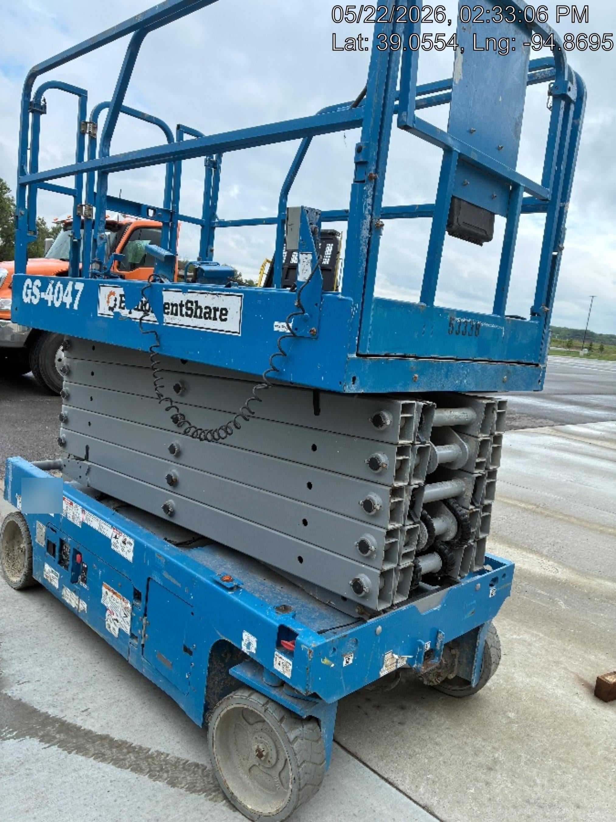 2019 Genie GS-4047 Folding rails with half height swing gate