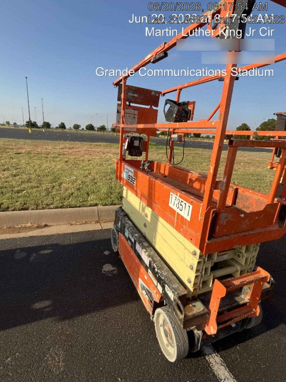 2021 JLG ES1932