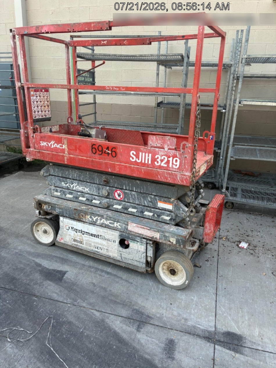 2018 Skyjack SJIII-3219 Skyjack SJIII3219 Scissor Lift w/Trojan Batteries