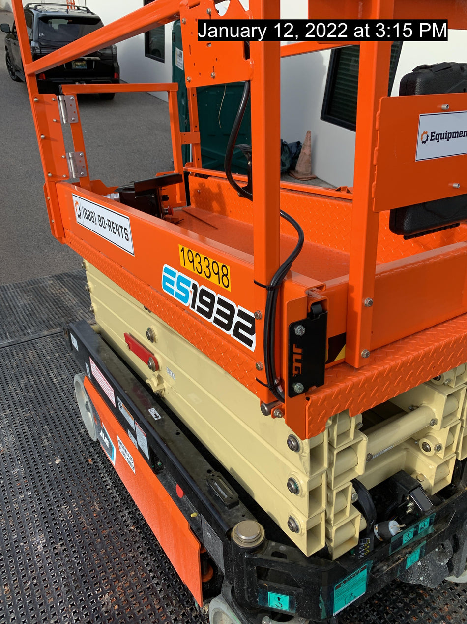 2021 JLG ES1932