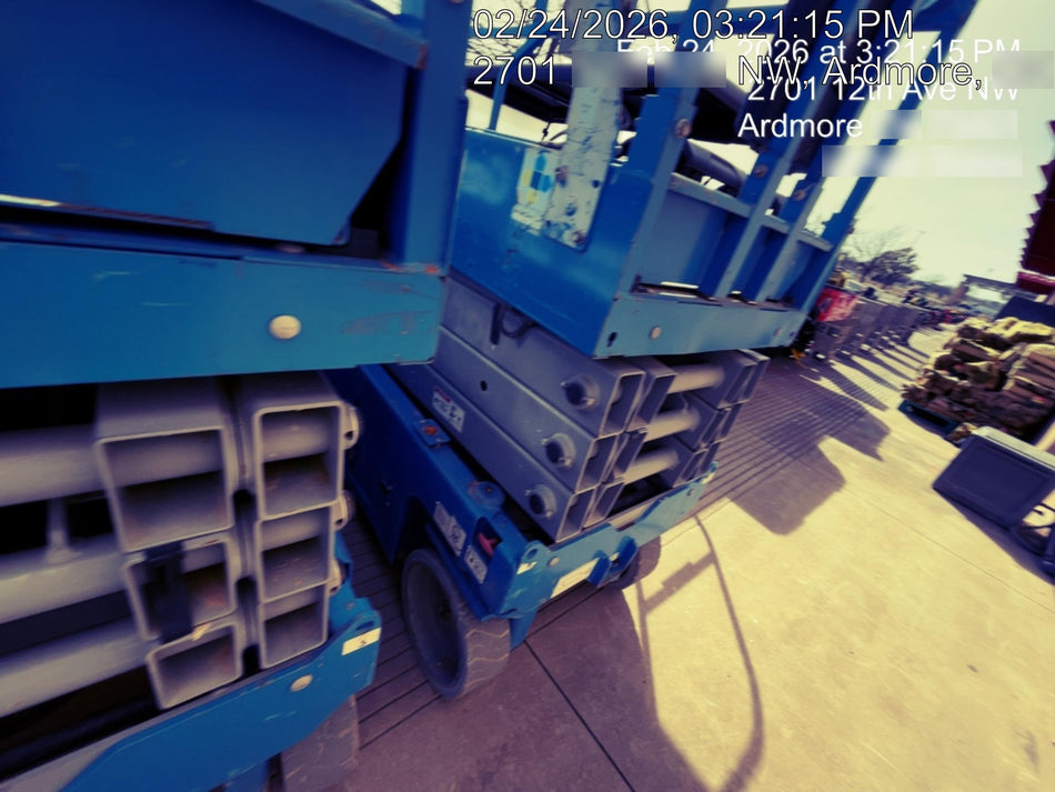 2019 Genie GS-2632 Folding rails with half height swing gate