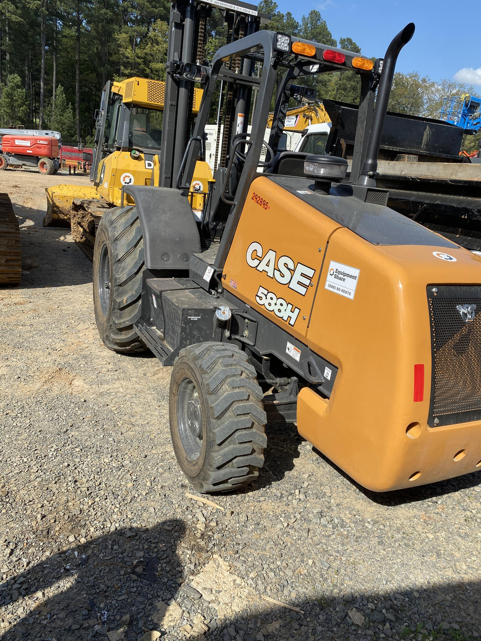 2023 CASE 588H