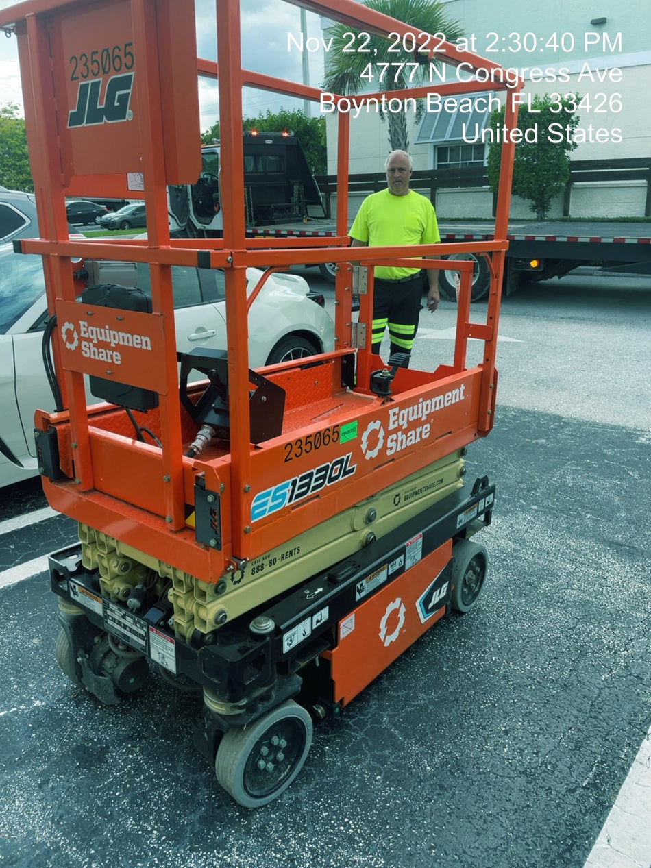 2022 JLG ES1330L