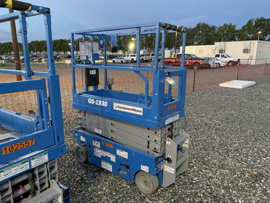 2020 Genie GS-1930 Solid Non Marking Tires, Beacon, Folding rails with half height swing gate, 800W Inverter