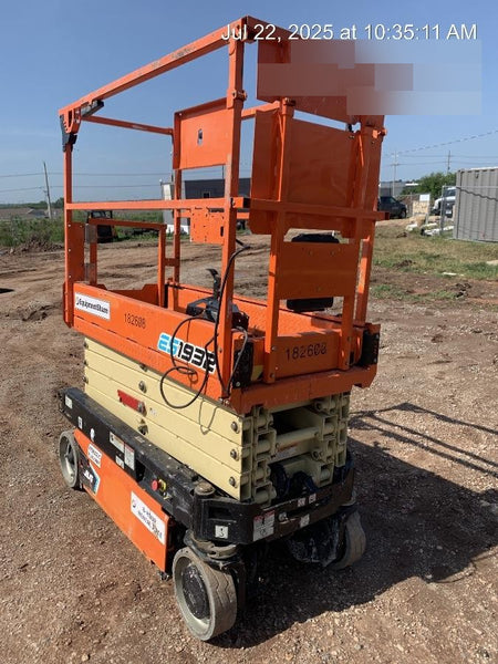 2021 JLG ES1932