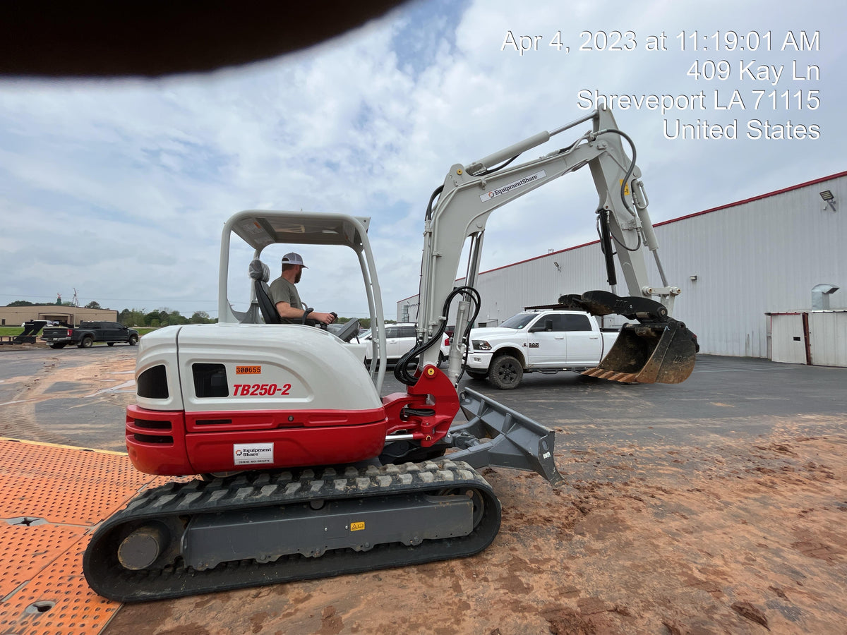 2023 TAKEUCHI TB250-2R