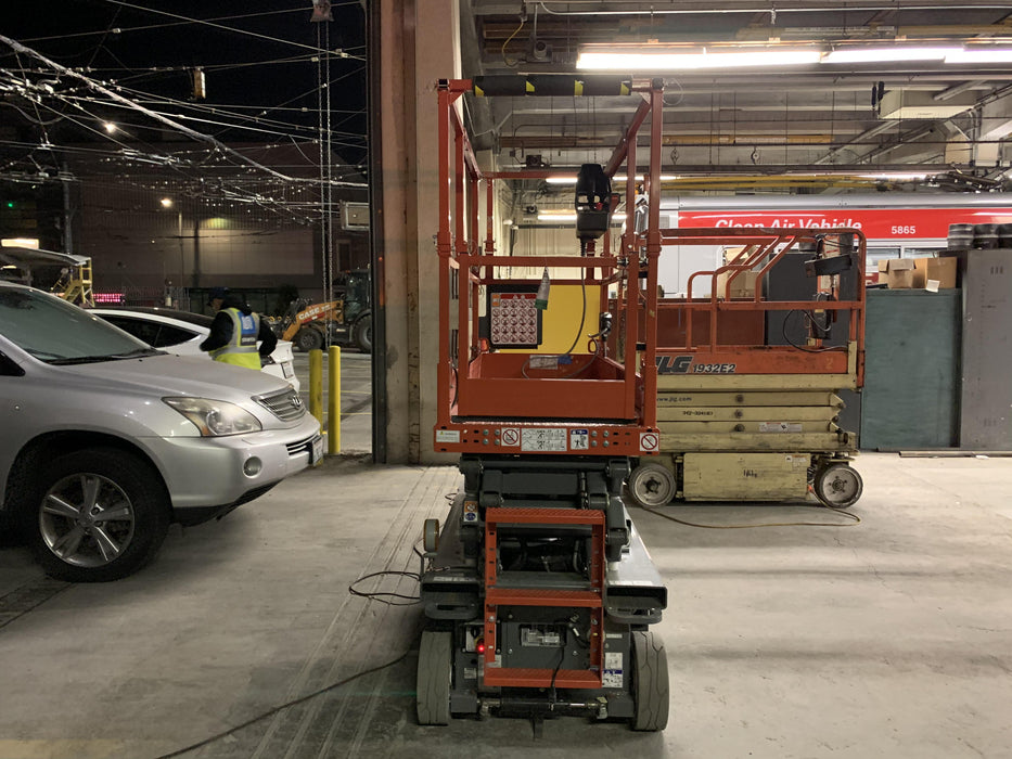 2020 Skyjack SJIII-3219 Solid NM Tires, Half height spring hinged entry gate, Dual Beacons, 800W Inverter